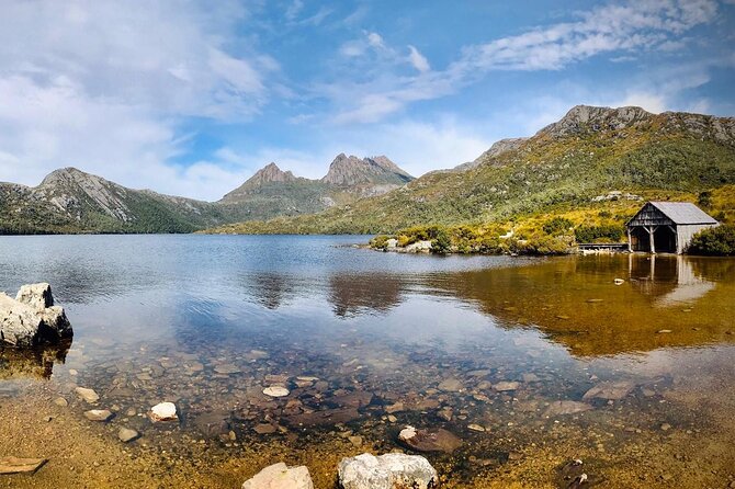 6-Days Discovery Tour of Tasmania - Comfort Style - Cradle Mountain and Sheffield murals: alpine views with built-in breaks
