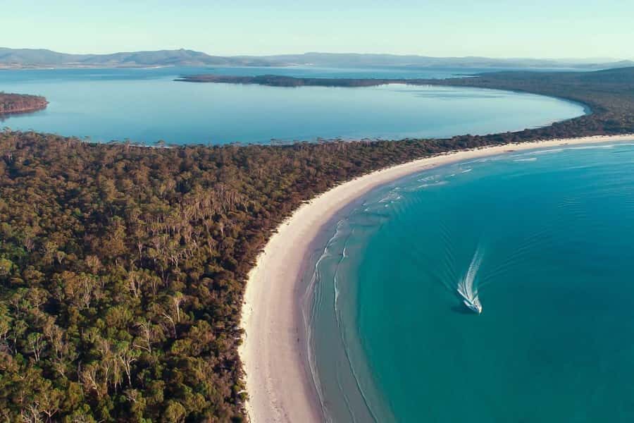 From Hobart: Day Tour to Maria Island with Bus Connection - Anchored lunch near Shoal Bay and Riedle: short walk, big payoff