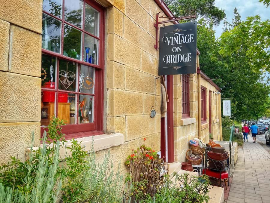 Historic Richmond Village Half-Day Coach Tour - 2.75 hours in Richmond: shops, galleries, and a slow river walk with ducks
