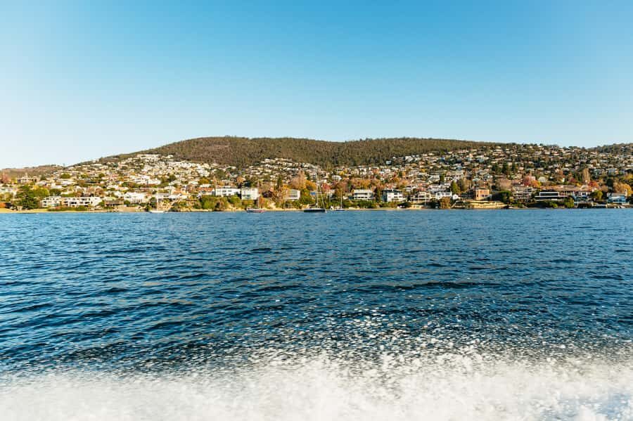 Hobart: 2.5-hour Iron Pot Lighthouse Cruise - Small-boat comfort: enclosed cabin, big windows, and guides who keep it human