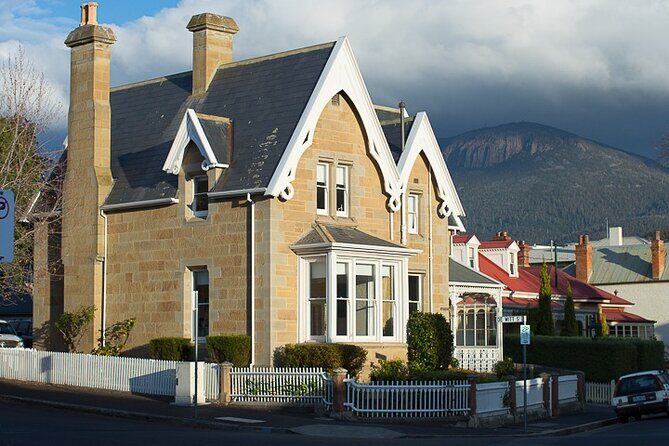 Hobart City Sightseeing Tour including MONA Admission - Royal Tasmanian Botanical Gardens: your personal time reset