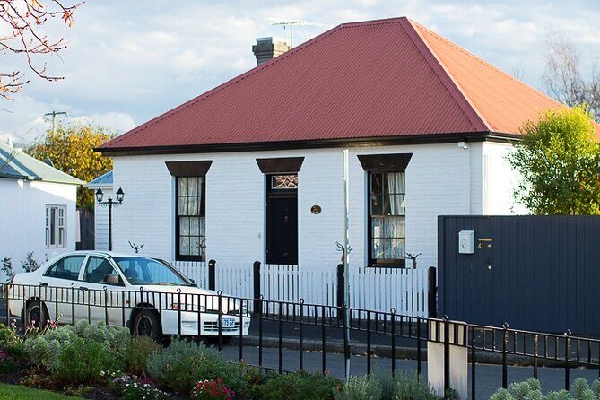 Hobart City Sightseeing Tour including MONA Admission - Guides, comfort, and the small details that affect your day