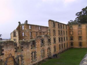 Hobart: Port Arthur, Harbor Cruise and Isle of the Dead Tour - Tasman National Park stops: Tasman Arch and Pirates Bay Lookout