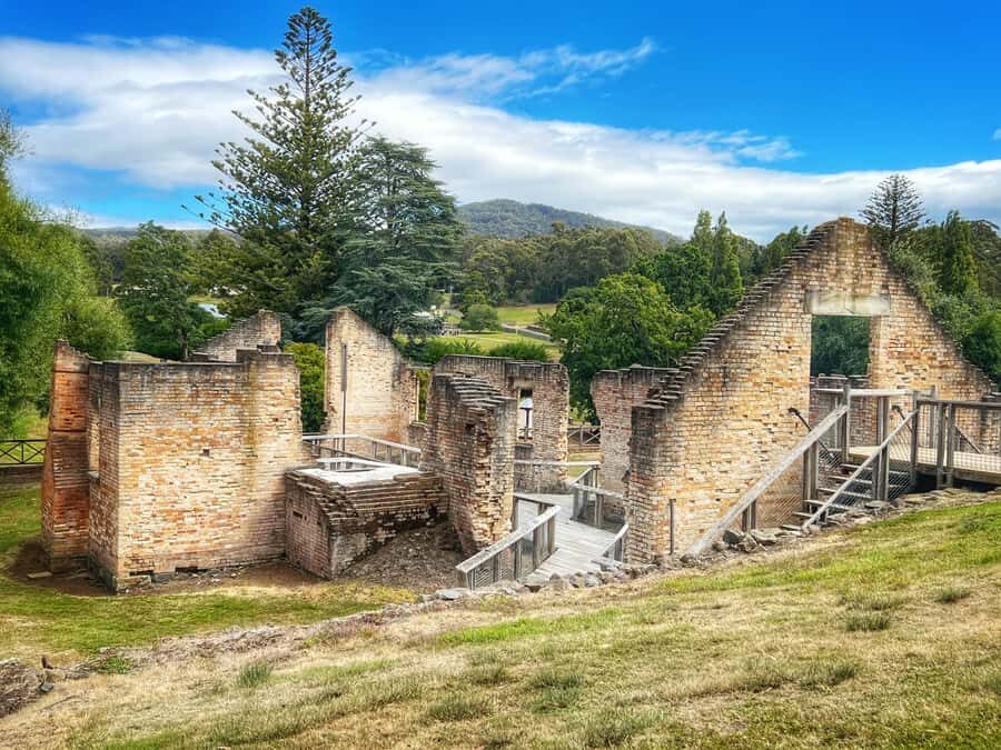 Hobart: Port Arthur, Harbor Cruise and Isle of the Dead Tour - The best value here: guided admission + cruise + island walk