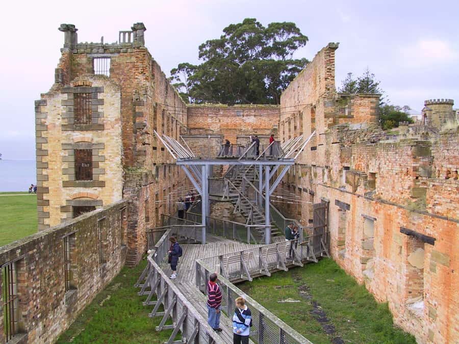 Hobart: Port Arthur & Tasman Park Full-Day Trip with Cruise - Tasman Peninsula View Stops: Pirates Bay, Tasman Arch, Eaglehawk Neck