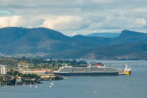 Hobart Shore Excursion: Hobart Attractions Bus - From IXL Atrium to Franklin Wharf: How the Tour Flows