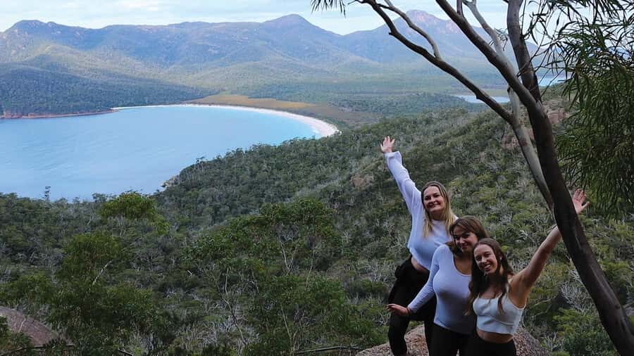 Hobart: Wineglass Bay & Freycinet Active Day Tour - Cape Tourville Lighthouse Walk: 360 Degrees, Short Effort