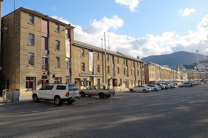 Old Hobart Pub Walking Tour - Your first storytelling walk: meeting your guide and setting the scene