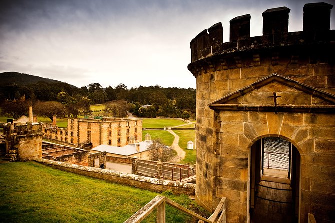 Port Arthur and Tasman Sights with Harbour Cruise - A smooth Hobart departure with plenty of comfort